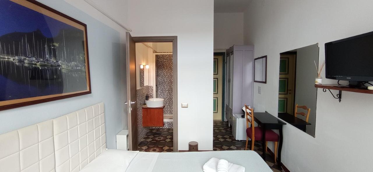 Onlyrooms III - Piazza Jenne Кальяри Экстерьер фото